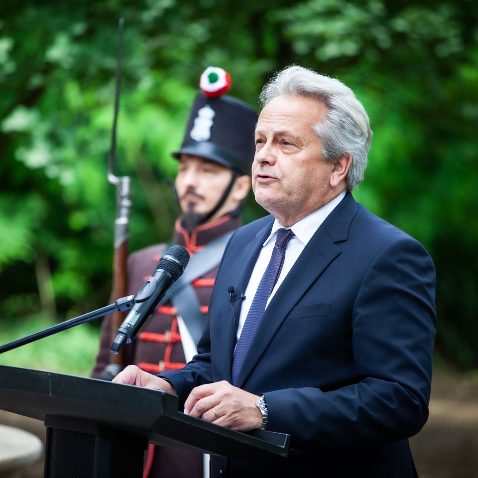 Felavattuk a Fiumei úti sírkert honvédemlékművét