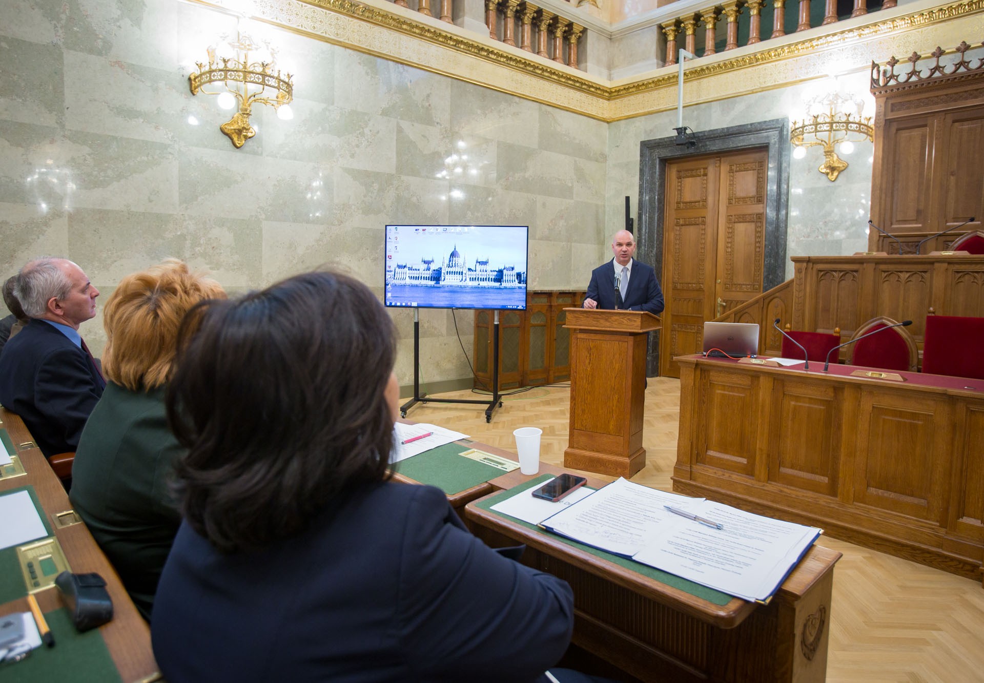 Boross Péter: az egységes nemzettudat egyszerre igényel tényeket és spiritualitást