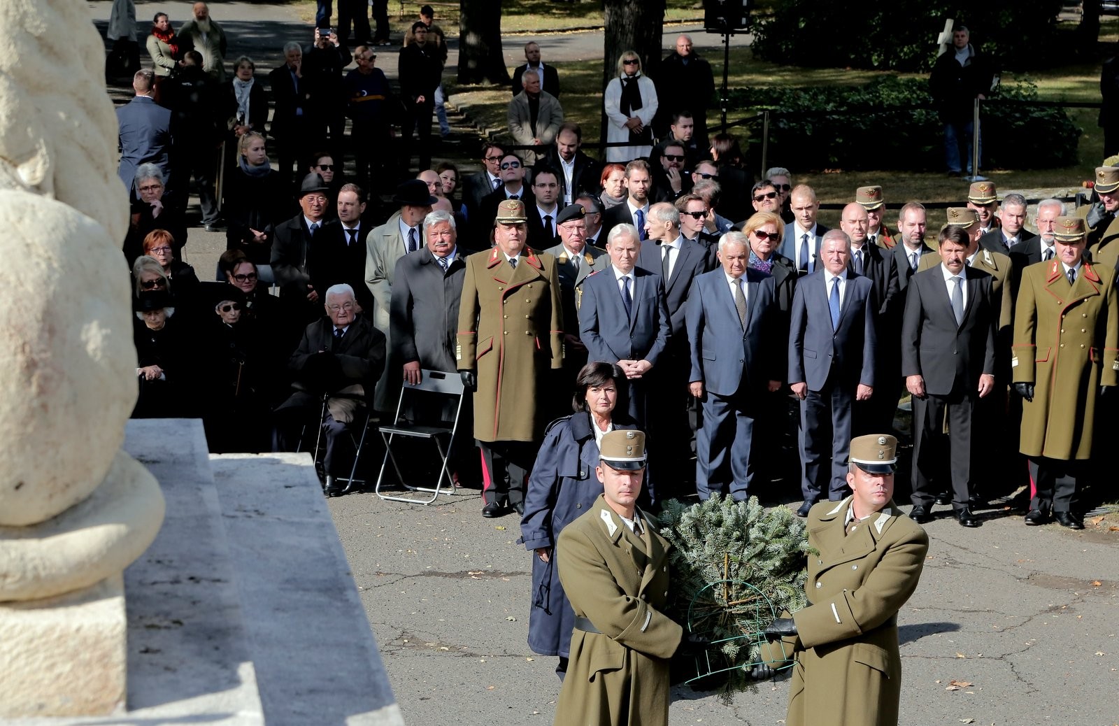 Áder János és Tarlós István mondott beszédet október 6-án a Fiumei úti sírkertben