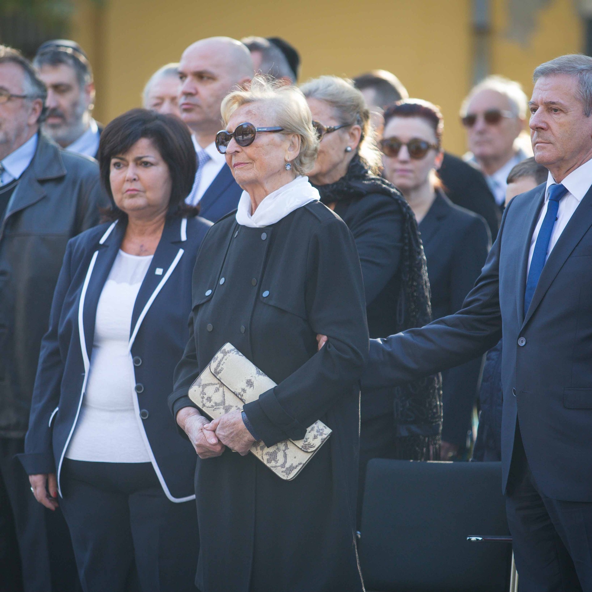 Felavatták Reviczky Imre szobrát a Fiumei úti sírkertben