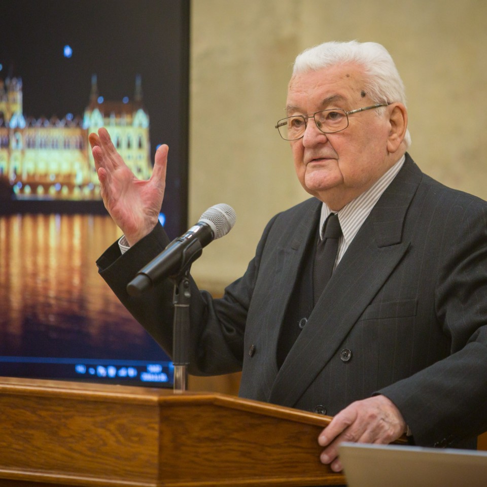 Boross Péter: az egységes nemzettudat egyszerre igényel tényeket és spiritualitást