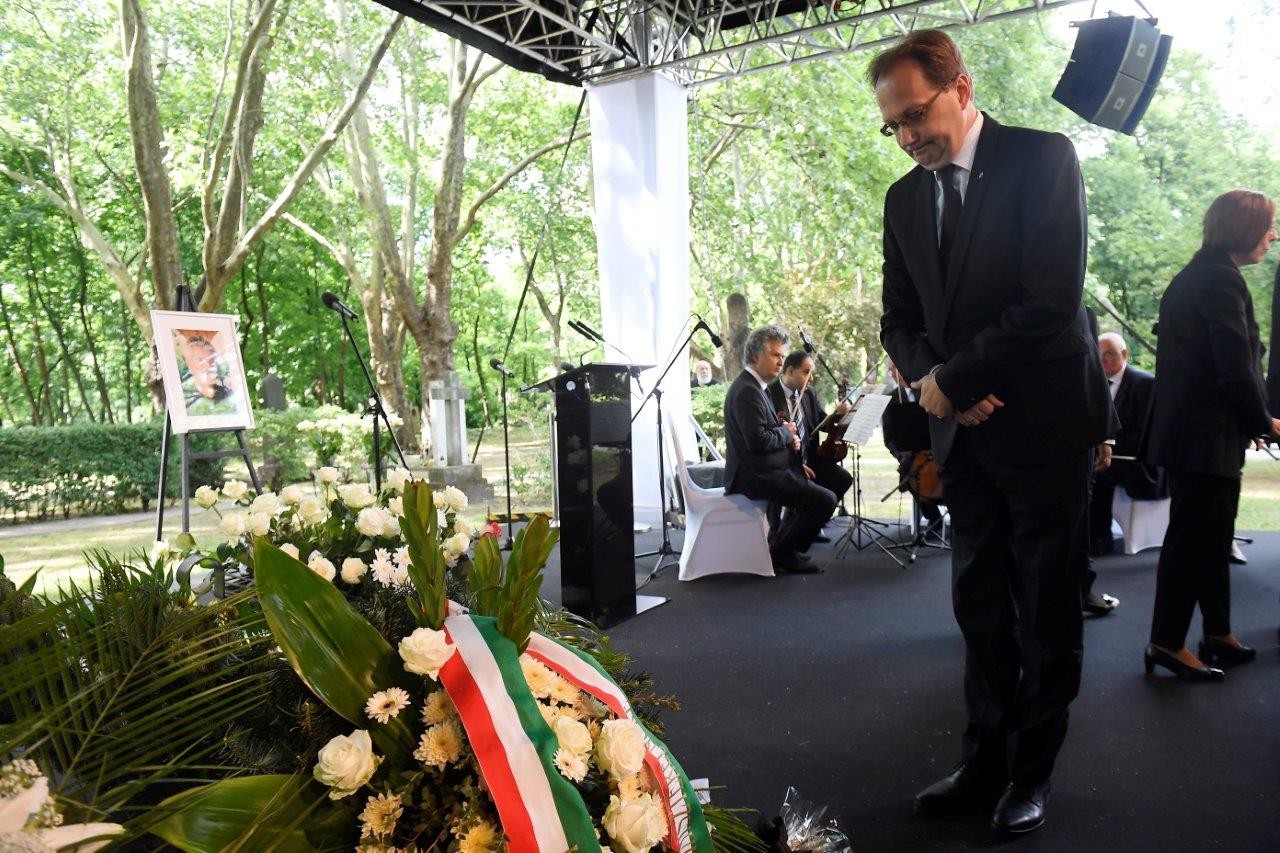 Végső búcsút vettek Szervátiusz Tibor szobrászművésztől