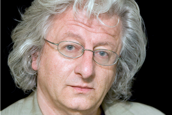 Meghalt Esterházy Péter