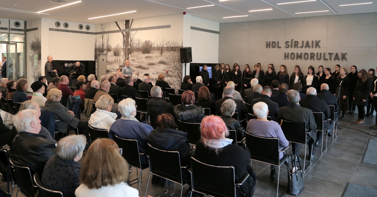 A Nemzeti Örökség Intézete az Új köztemető 301-es parcellájában tartott ünnepi megemlékezést és koszorúzást