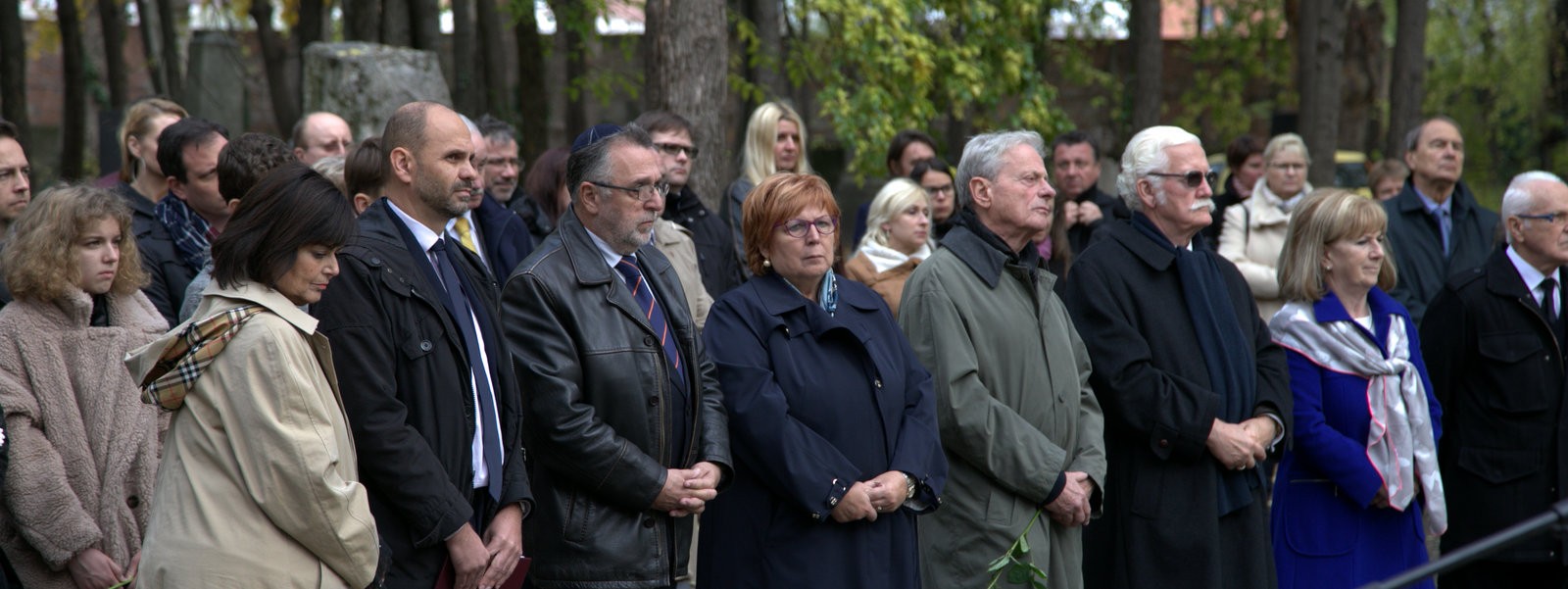 Radnóti Miklósra emlékezett a NÖRI a Fiumei úti sírkertben