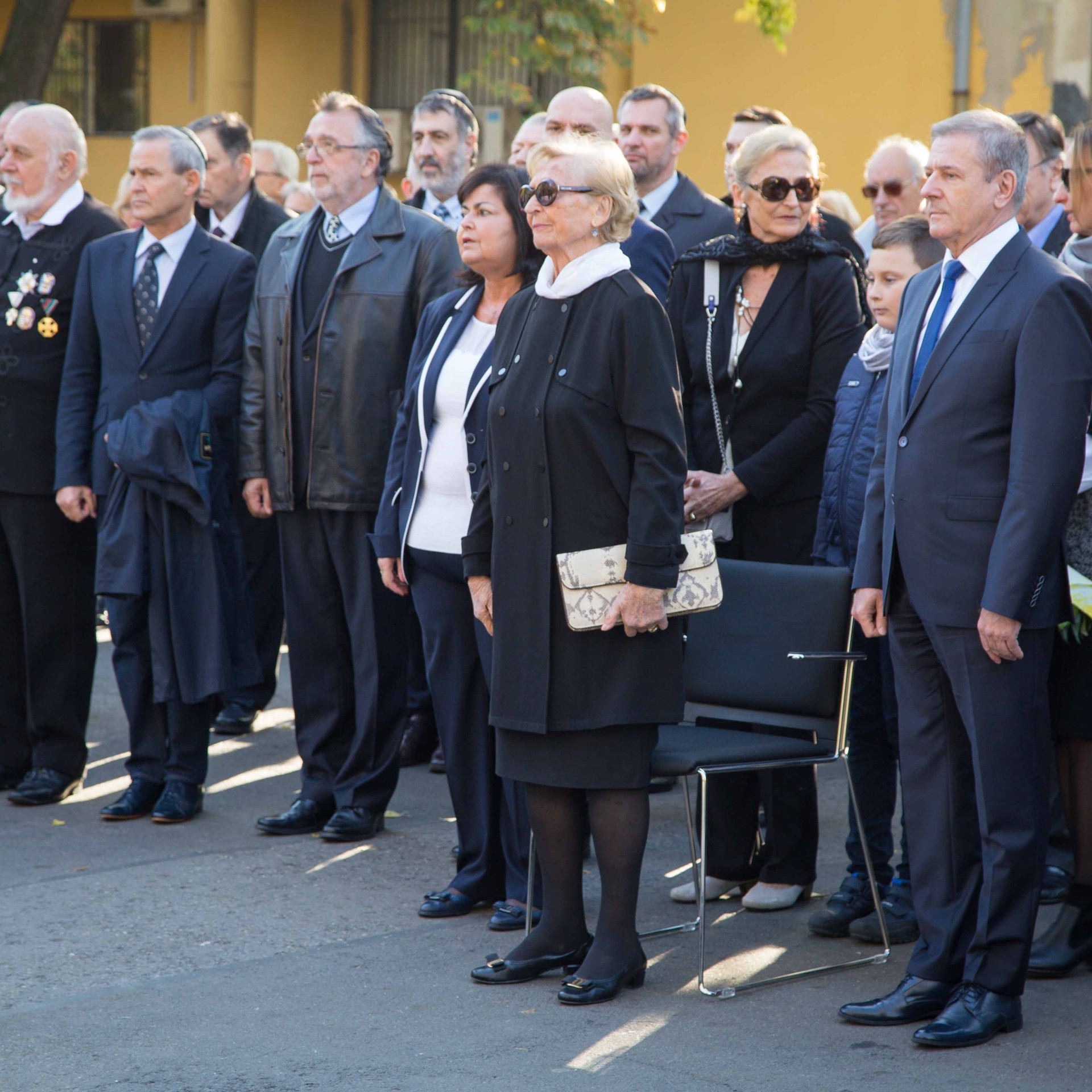 Felavatták Reviczky Imre szobrát a Fiumei úti sírkertben