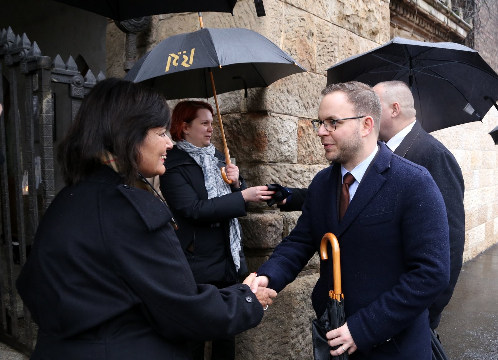 Átadták a Fiumei úti sírkert felújított északi árkádsorát és a Salgótarjáni utcai zsidó temető falát