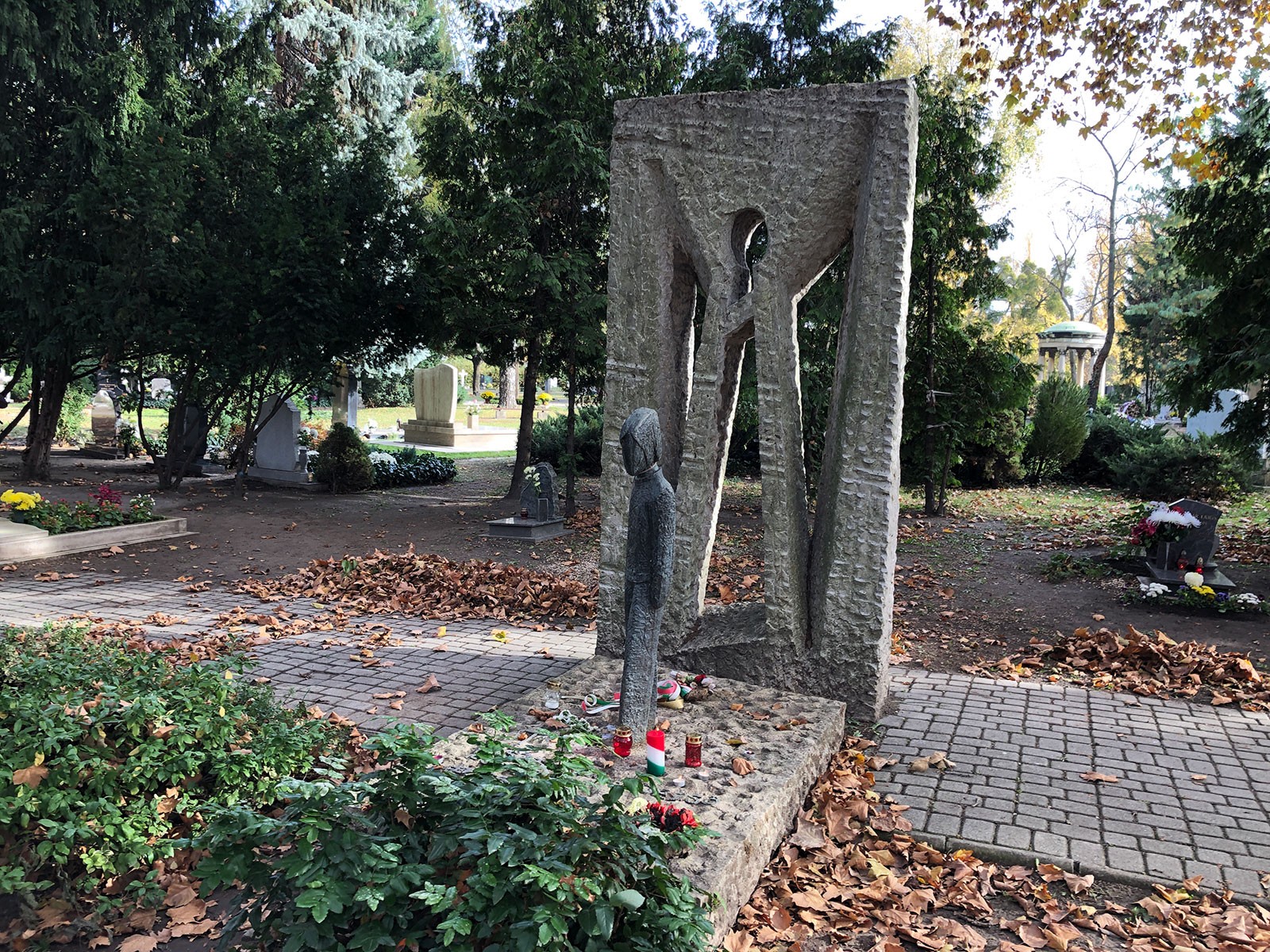 Gyertya gyúlt a Nemzeti sírkert nagyjainak emlékére