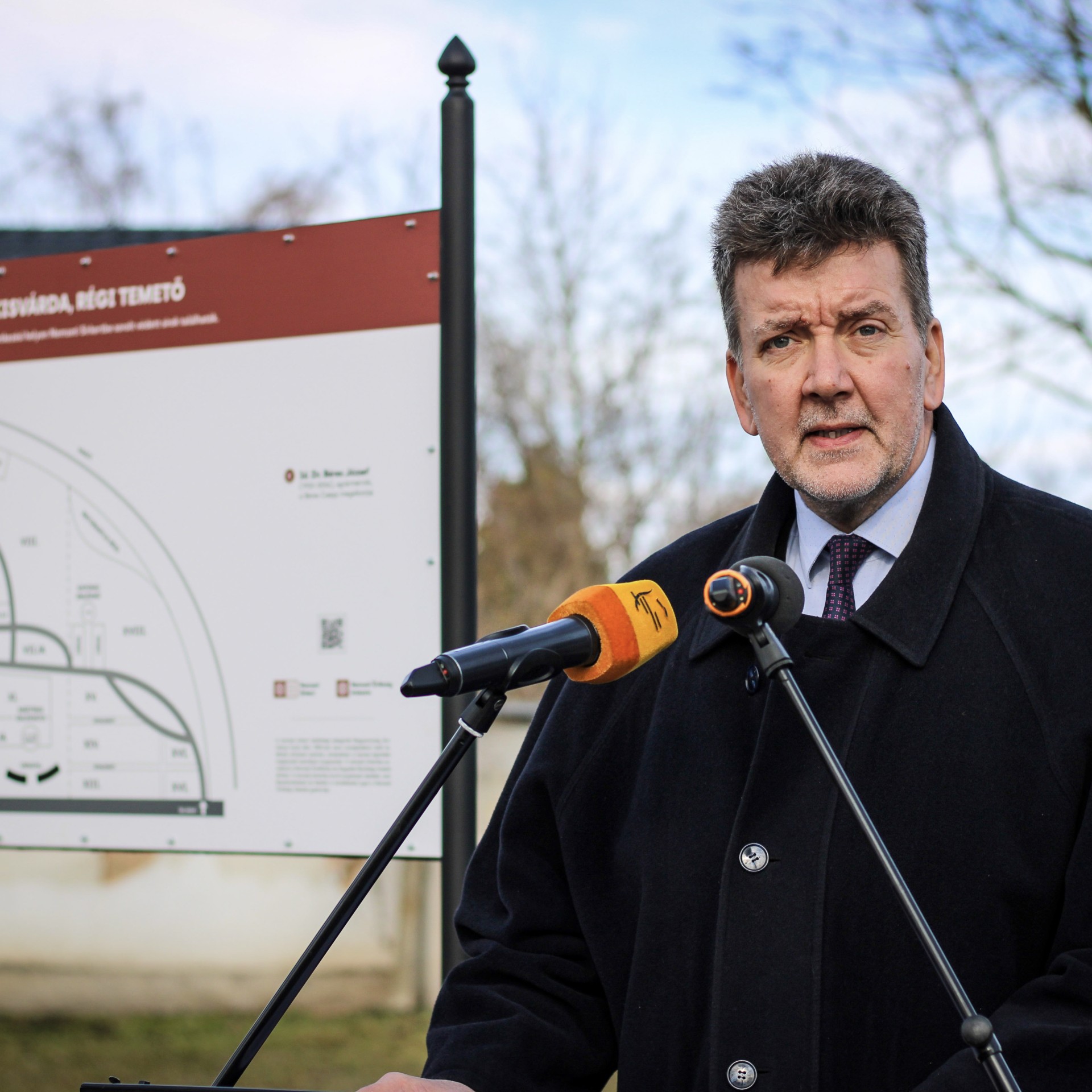 Mától Kisvárdán is okos parcellakő segíti a múlt megőrzését