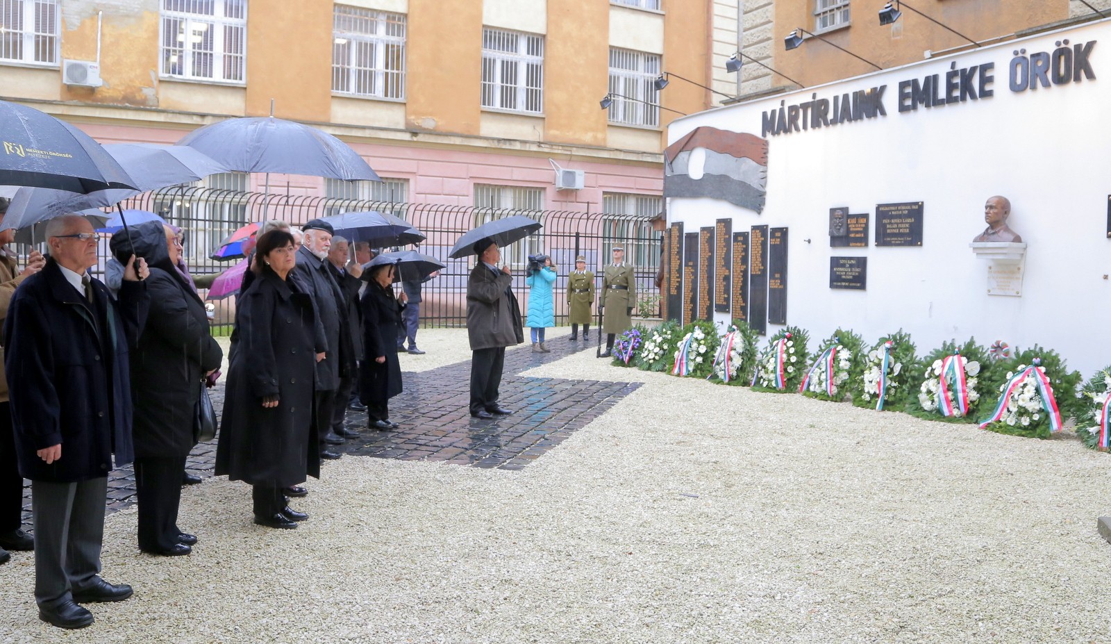 A Nemzeti Örökség Intézete az Új köztemető 301-es parcellájában tartott ünnepi megemlékezést és koszorúzást