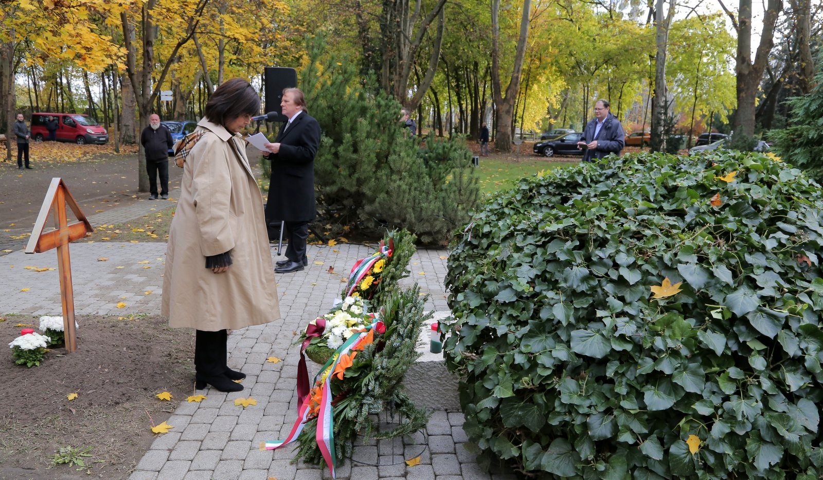 Radnóti Miklósra emlékezett a NÖRI a Fiumei úti sírkertben