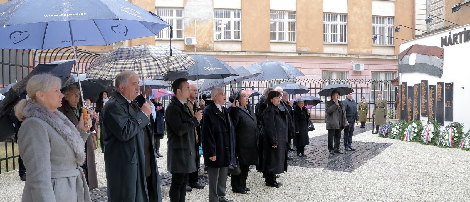 A Nemzeti Örökség Intézete az Új köztemető 301-es parcellájában tartott ünnepi megemlékezést és koszorúzást