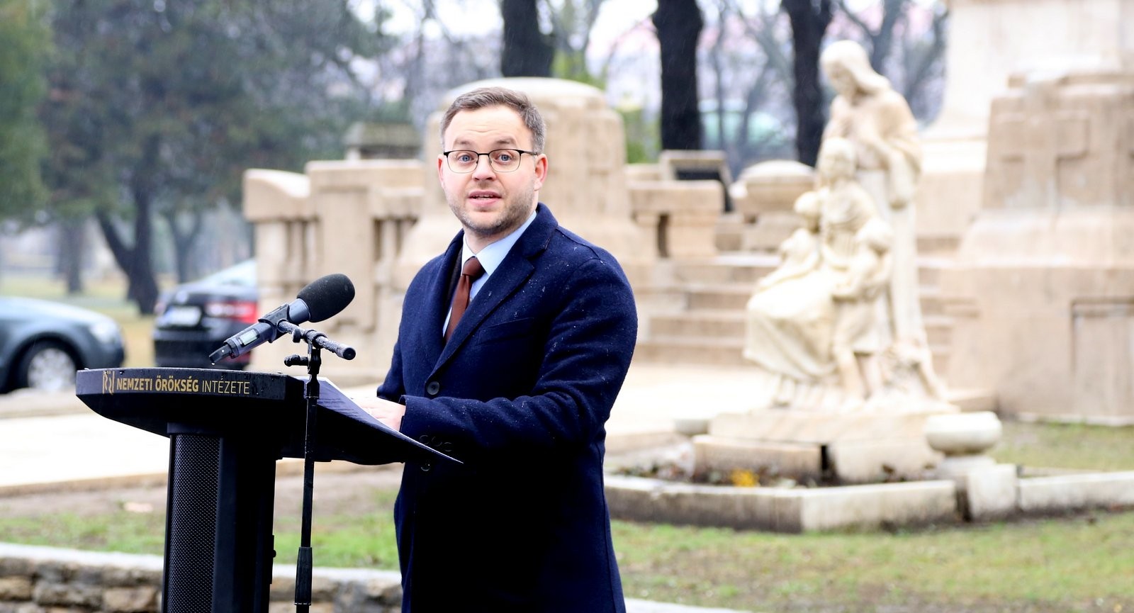 Átadták a Fiumei úti sírkert felújított északi árkádsorát és a Salgótarjáni utcai zsidó temető falát